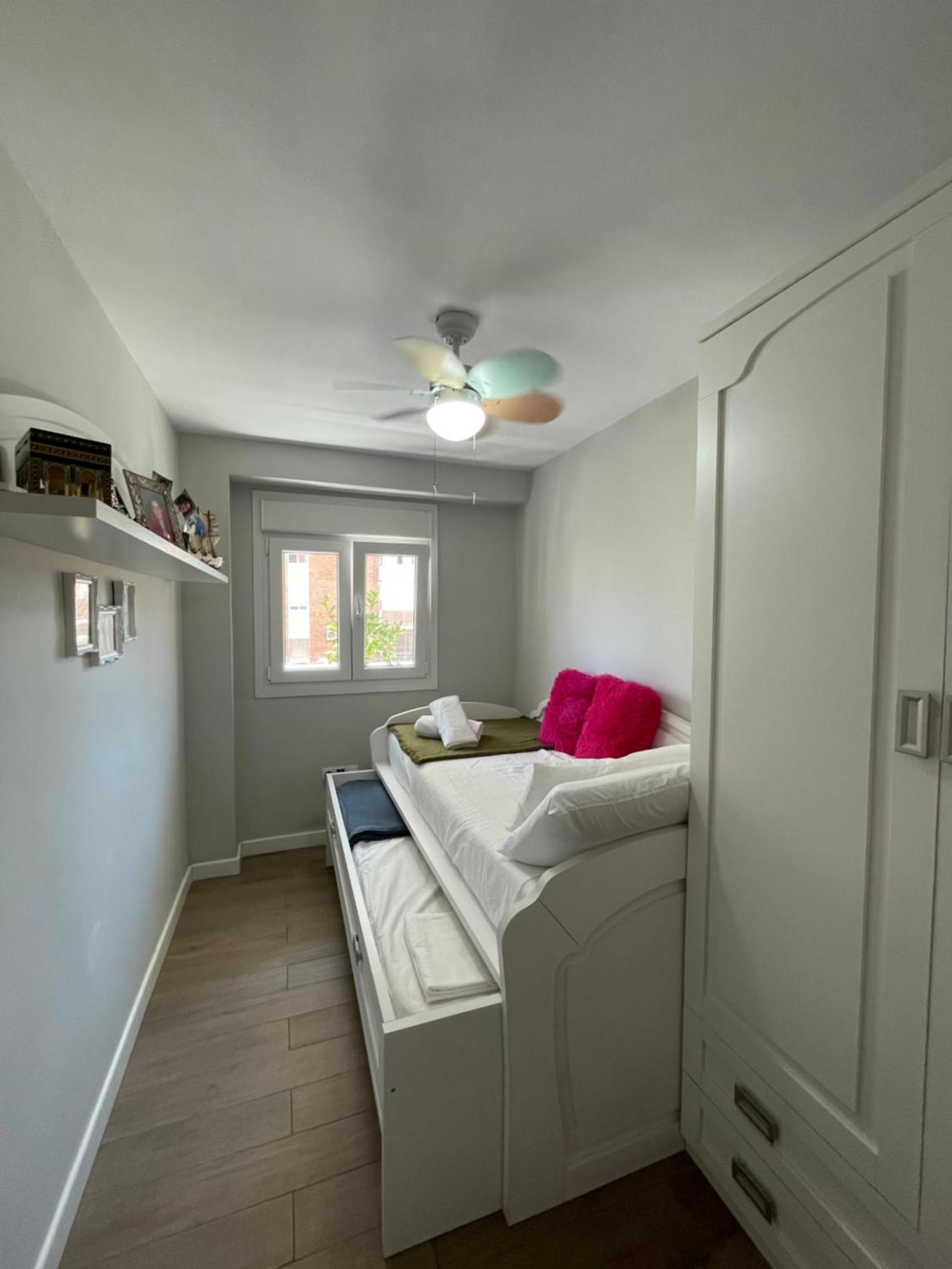 Cozy Room In Stylish Flat Just Steps From The Beach Cadiz Room photo